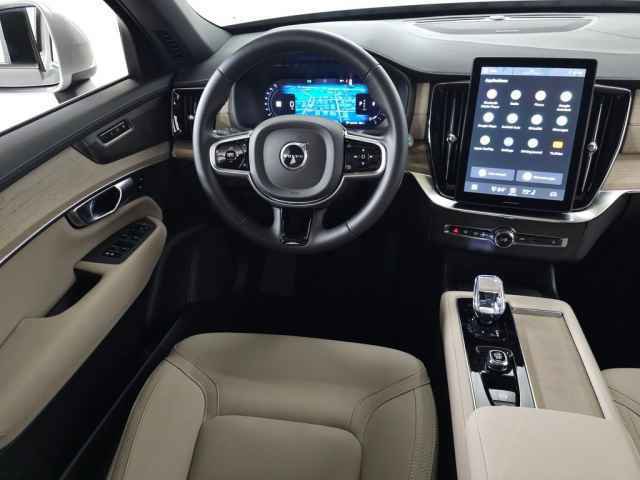 Used 2025 Volvo XC90 B5 Plus image 20