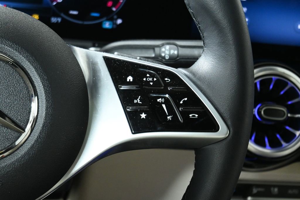 Certified 2026 Mercedes-Benz GLB 250 4MATIC image 17