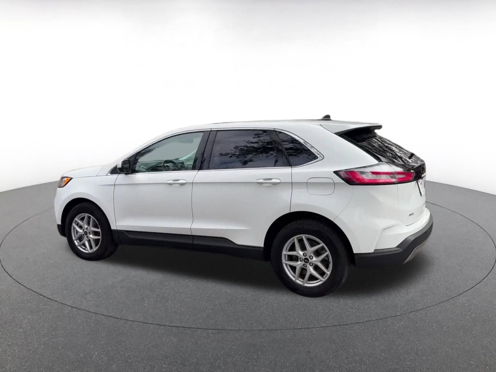 Used 2024 Ford Edge SEL image 10