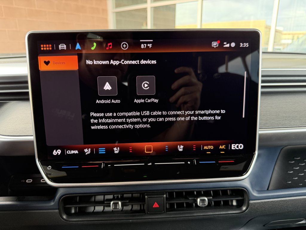 Used 2025 Volkswagen ID. Buzz Pro S RWD image 21