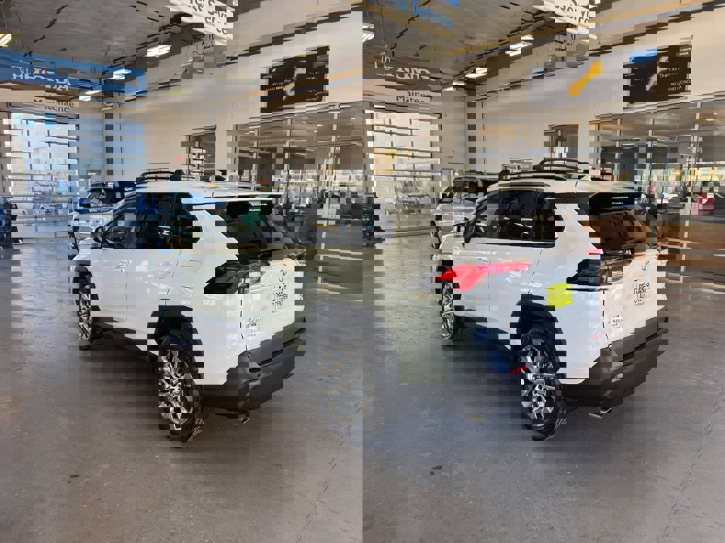 Used 2021 Toyota RAV4 XLE Premium image 3