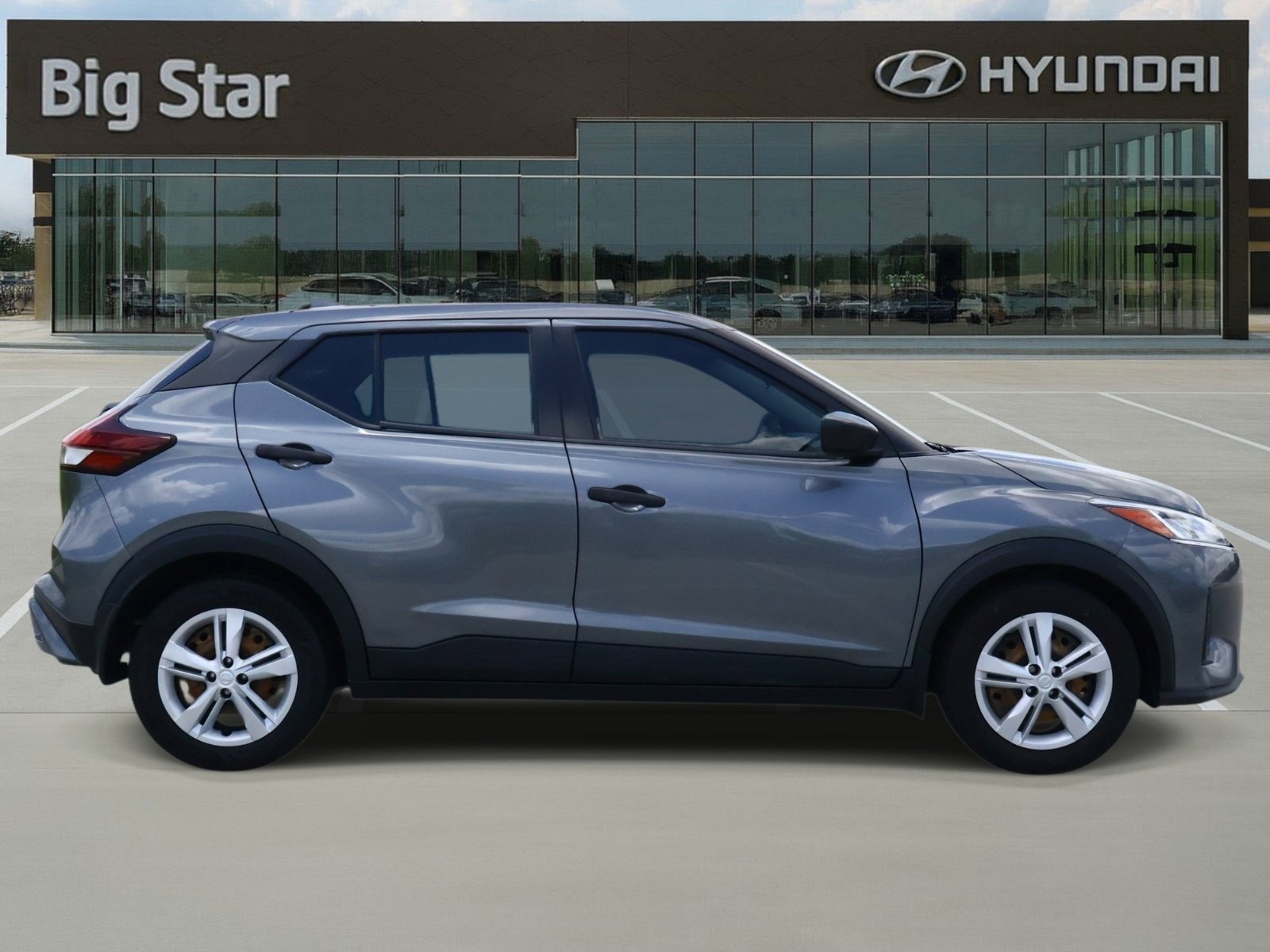 Used 2022 Nissan Kicks S FWD image 5