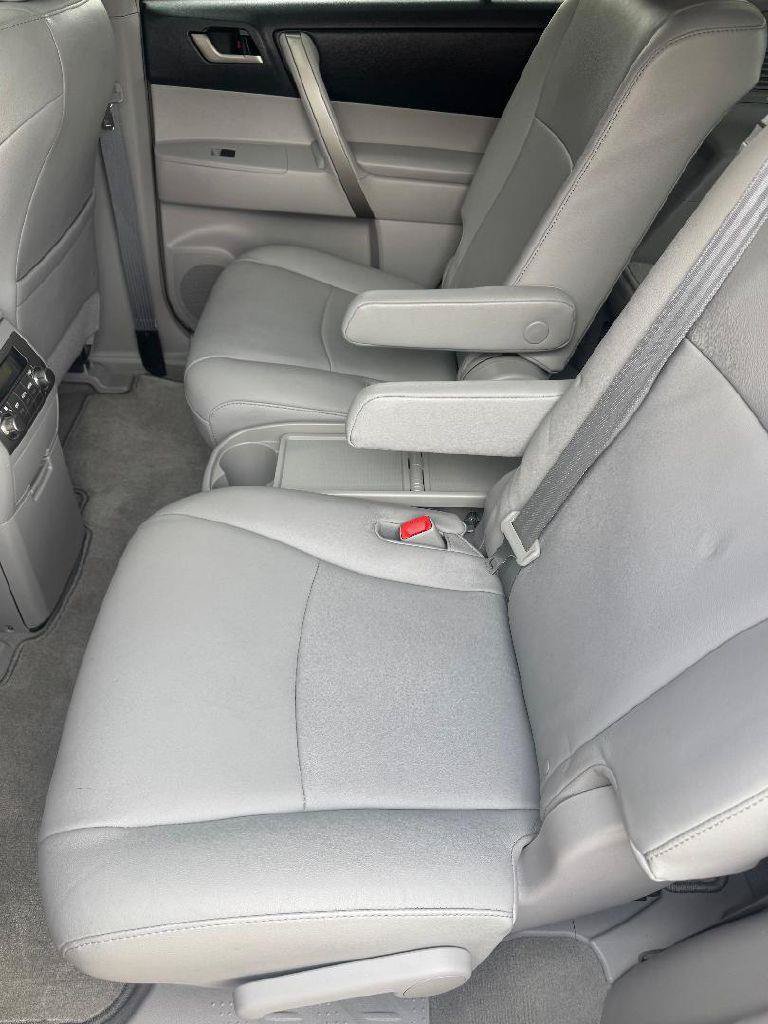 Used 2010 Toyota Highlander SE FWD image 27