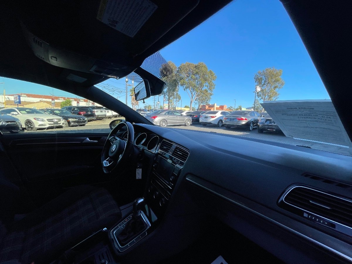 Used 2018 Volkswagen GTI SE image 12