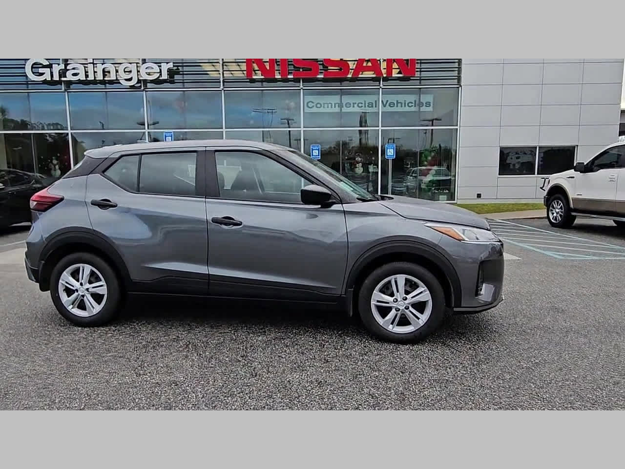 New 2025 Nissan Kicks Play S image 36