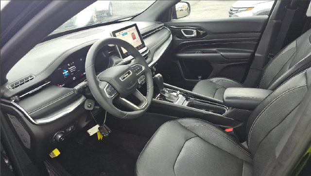 Used 2023 Jeep Compass High Altitude AWD/4WD image 10
