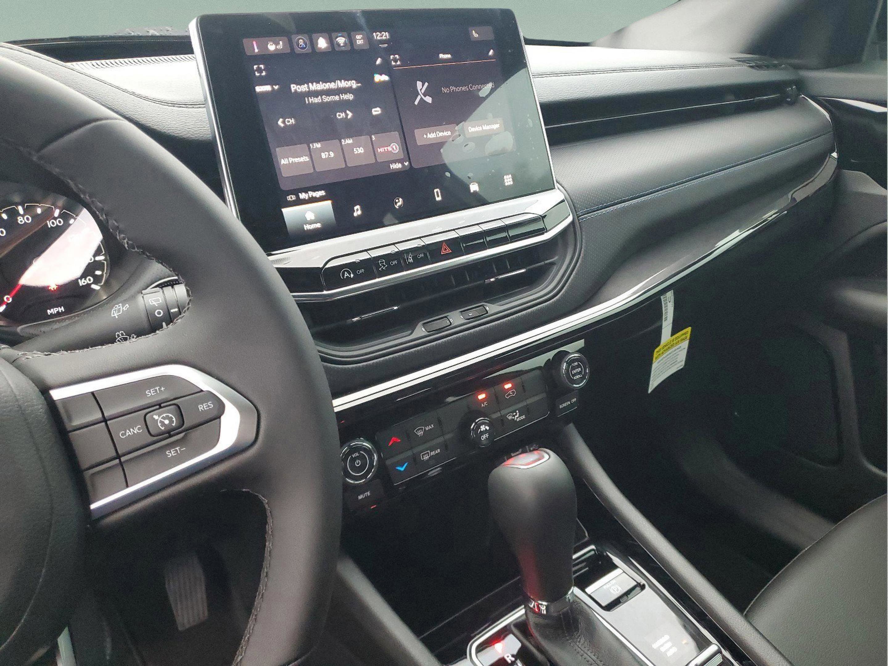 New 2026 Jeep Compass Latitude image 10