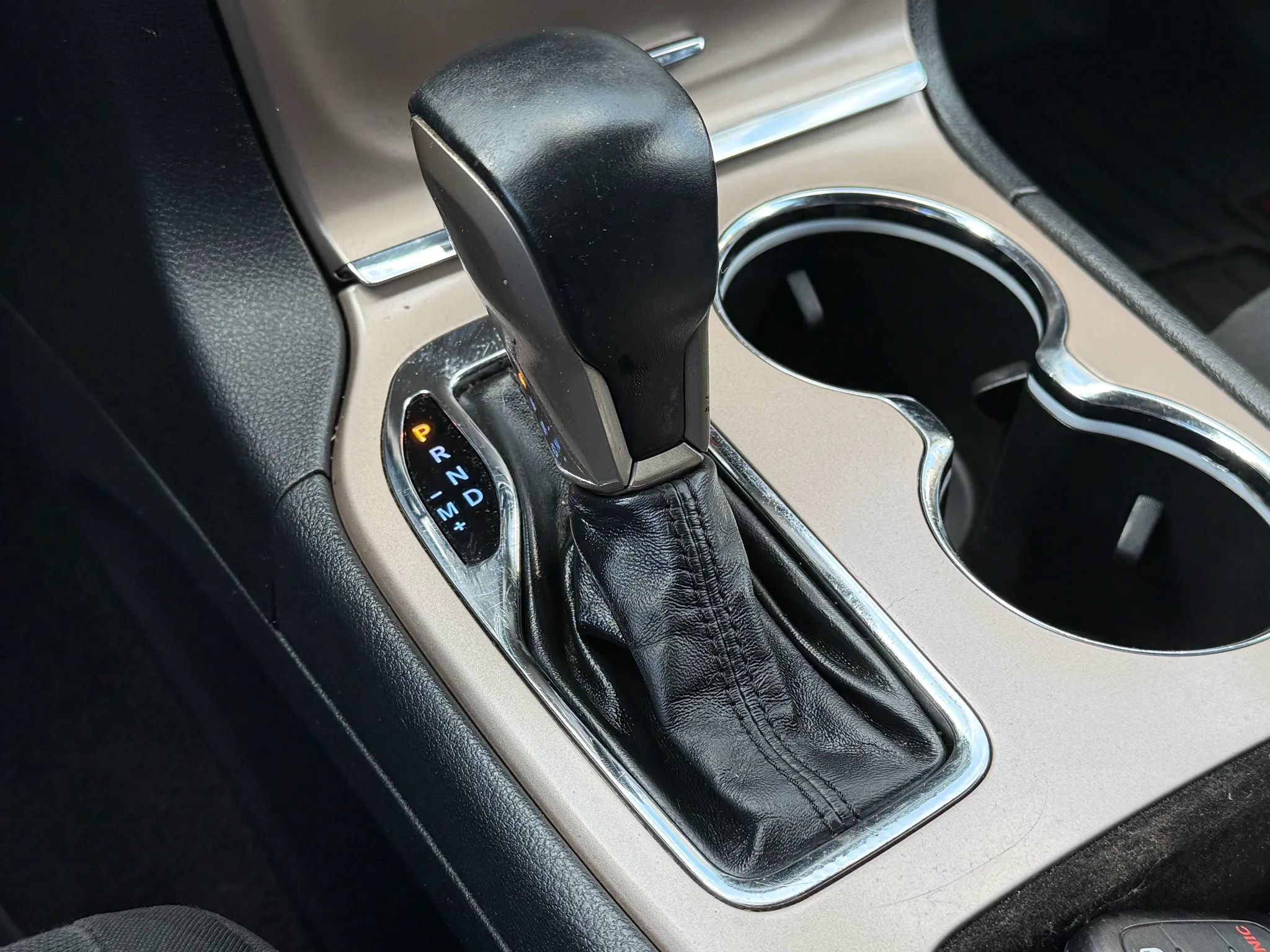 Used 2017 Jeep Grand Cherokee Laredo AWD/4WD image 26