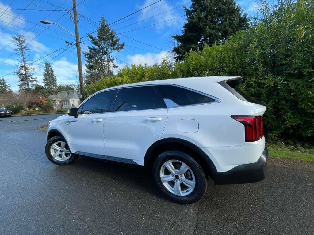 Used 2021 Kia Sorento LX AWD/4WD image 4