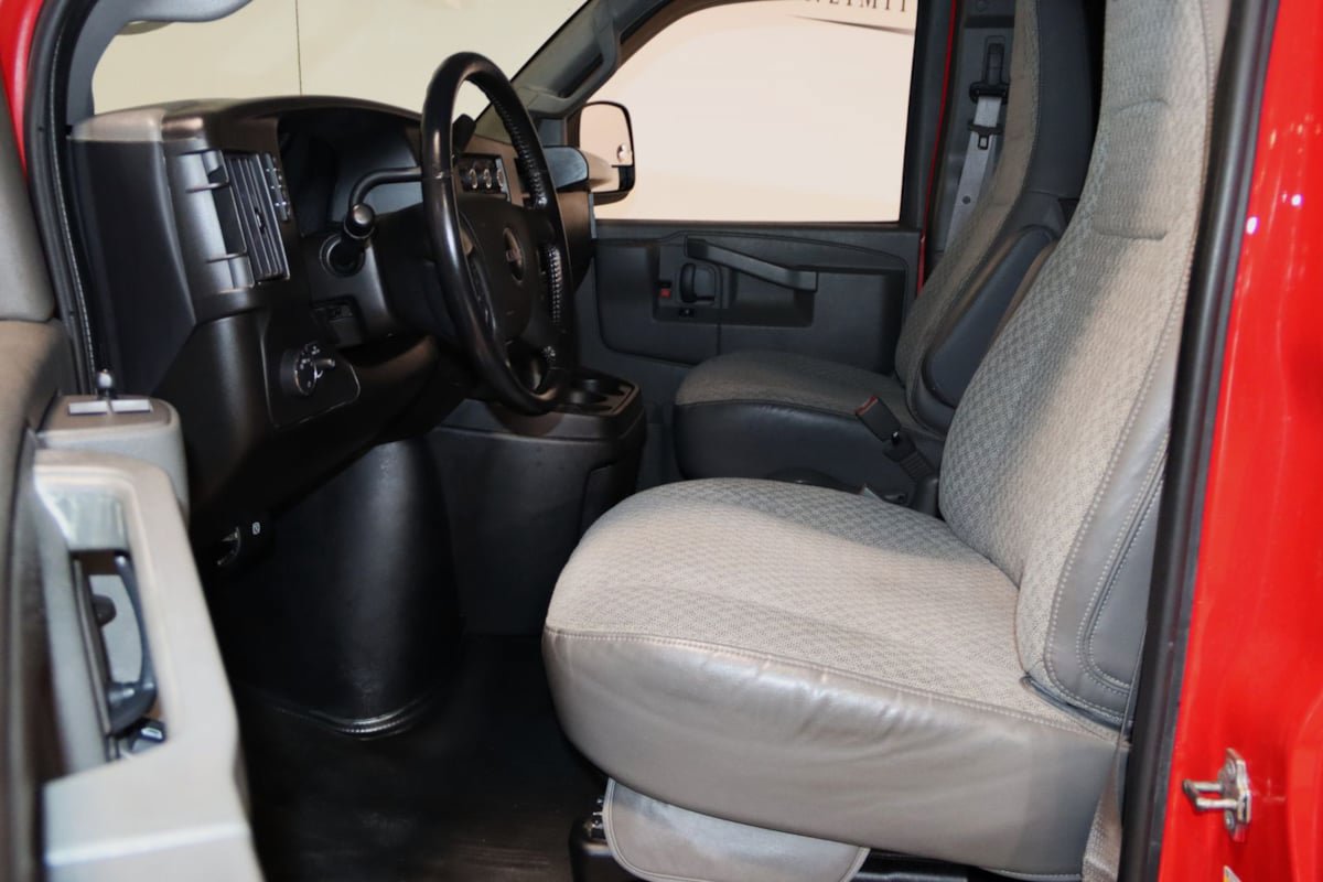 Used 2023 GMC Savana 3500 Extended w/ Driver Convenience Package RWD image 31
