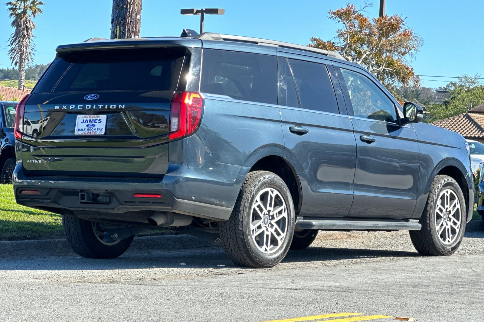 Used 2025 Ford Expedition Active image 5