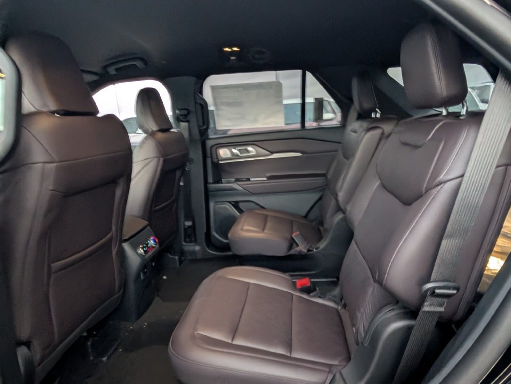 New 2026 Ford Explorer Platinum RWD image 7