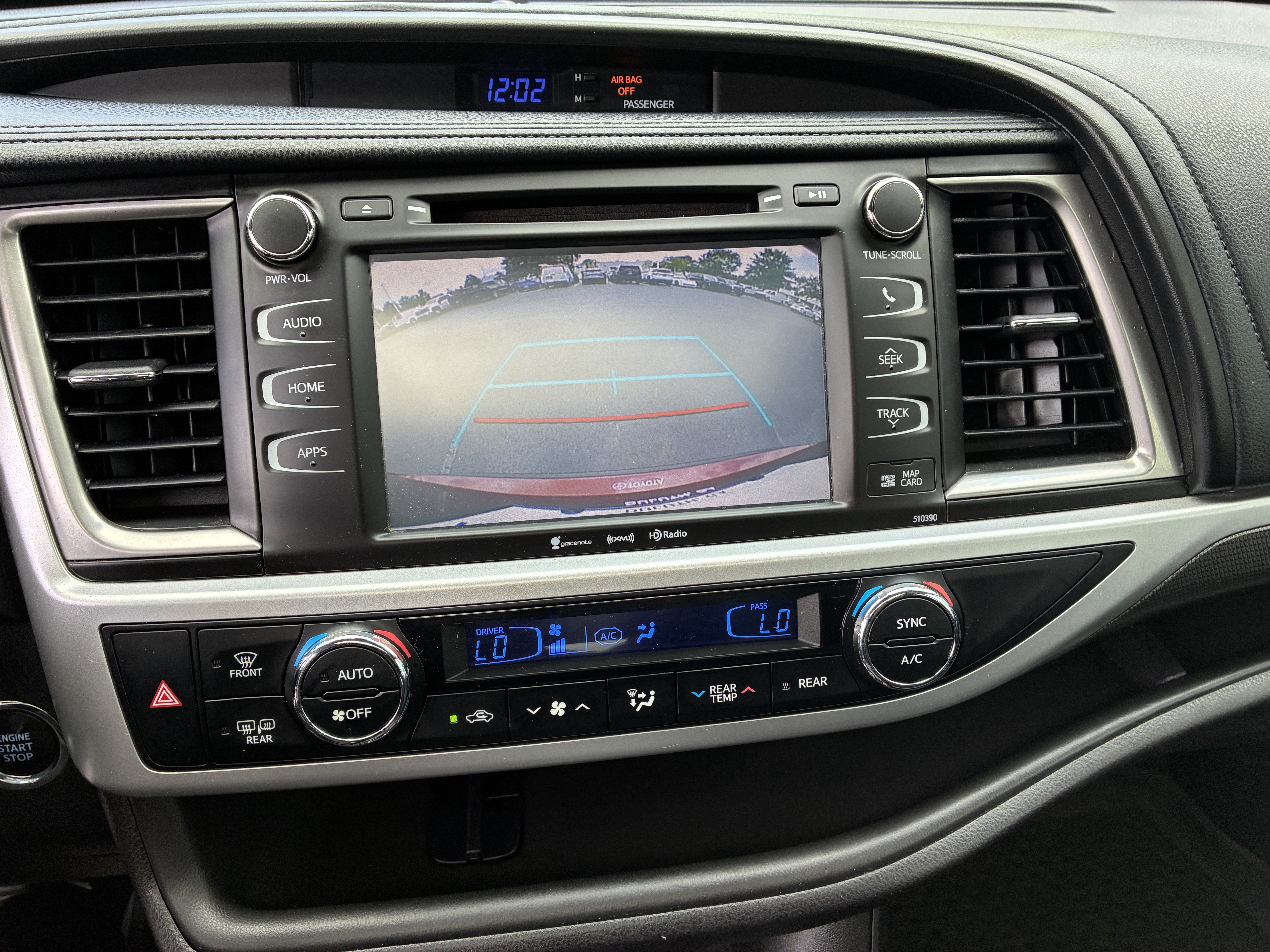 Used 2019 Toyota Highlander SE w/ Nightshade Edition AWD/4WD image 34