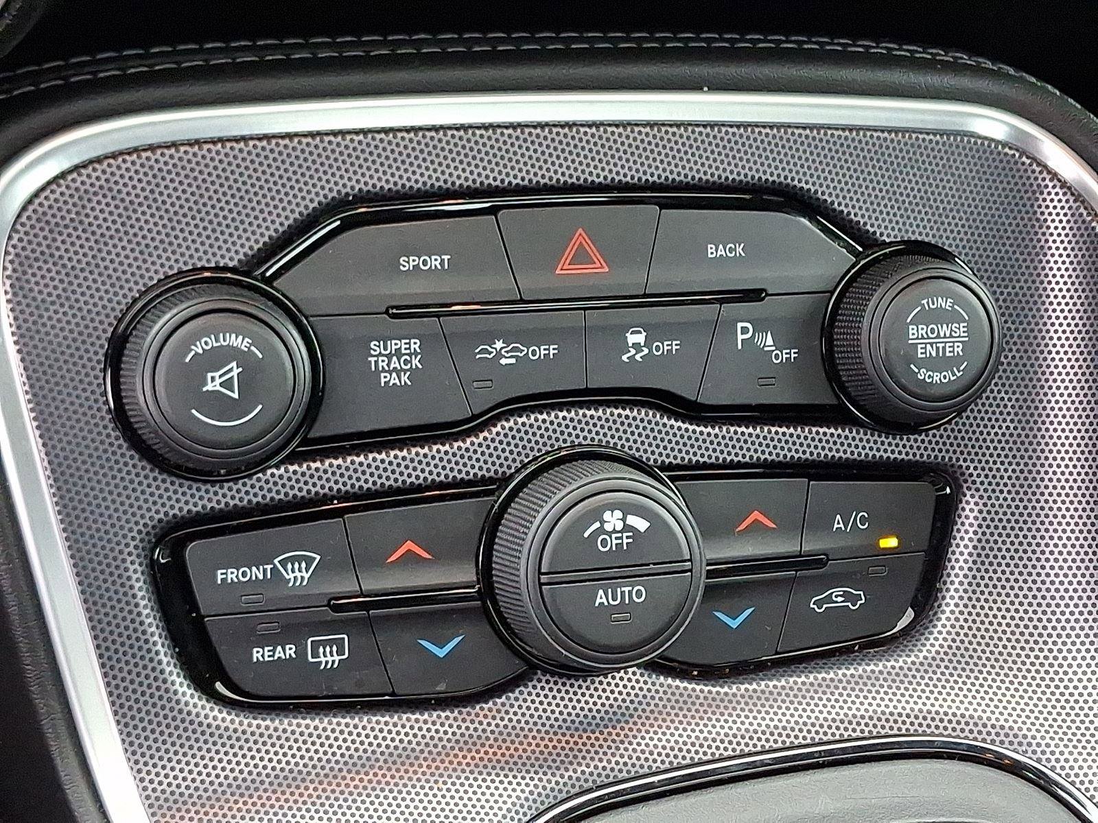 Used 2016 Dodge Challenger R/T Scat Pack w/ Leather Interior Group image 17