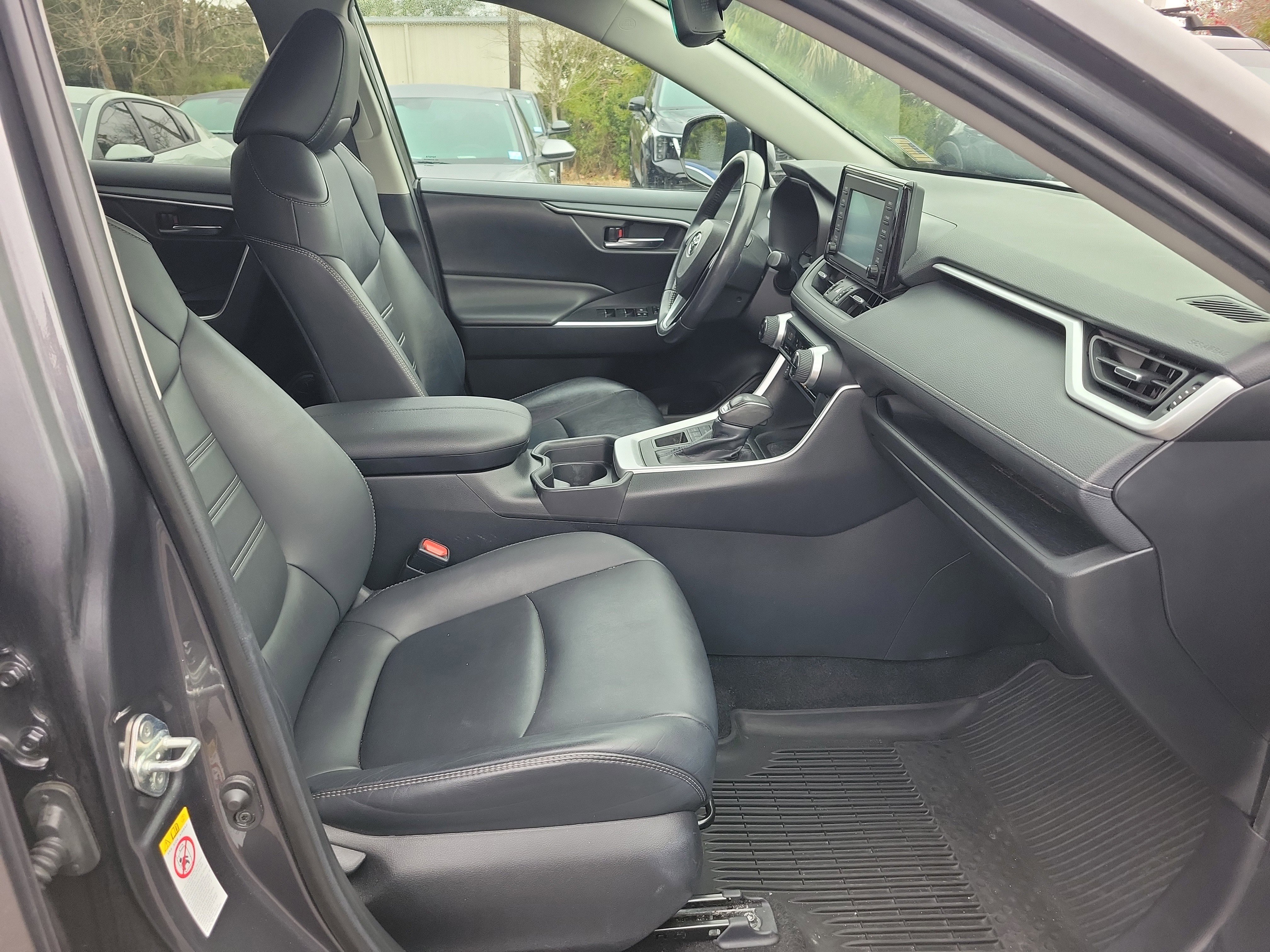 Used 2019 Toyota RAV4 XLE Premium image 7