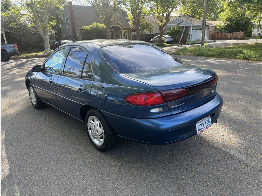 Used 1998 Ford Escort LX image 7