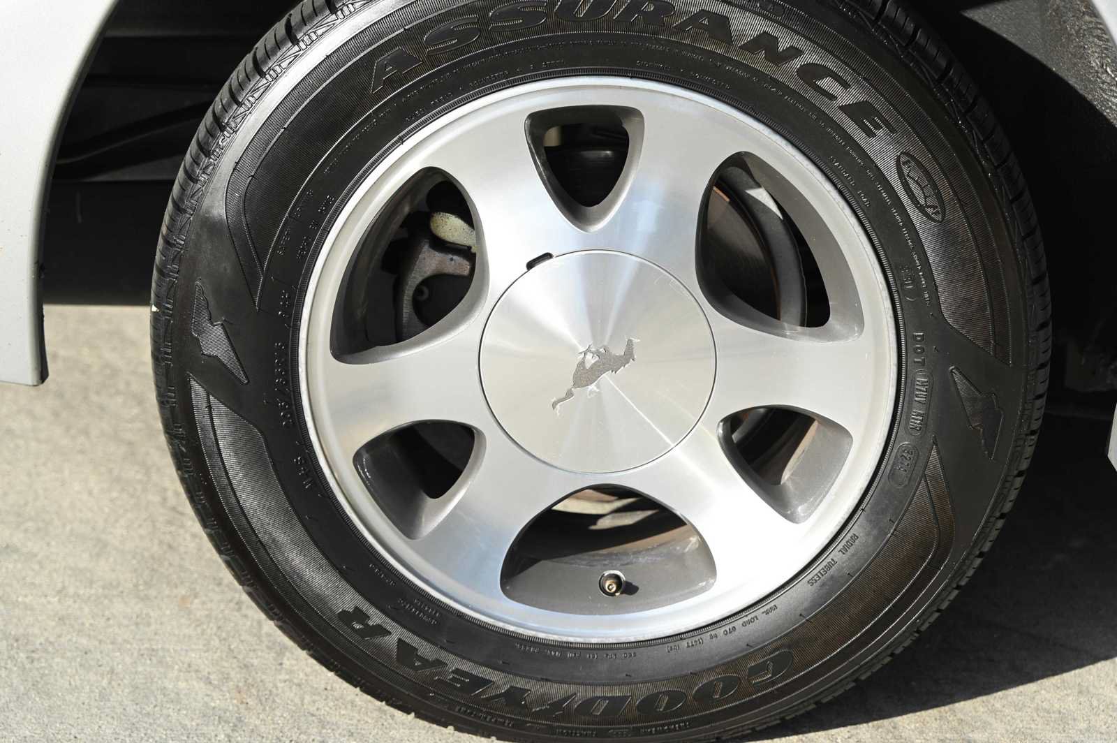 Used 2000 Ford Mustang Coupe RWD image 10