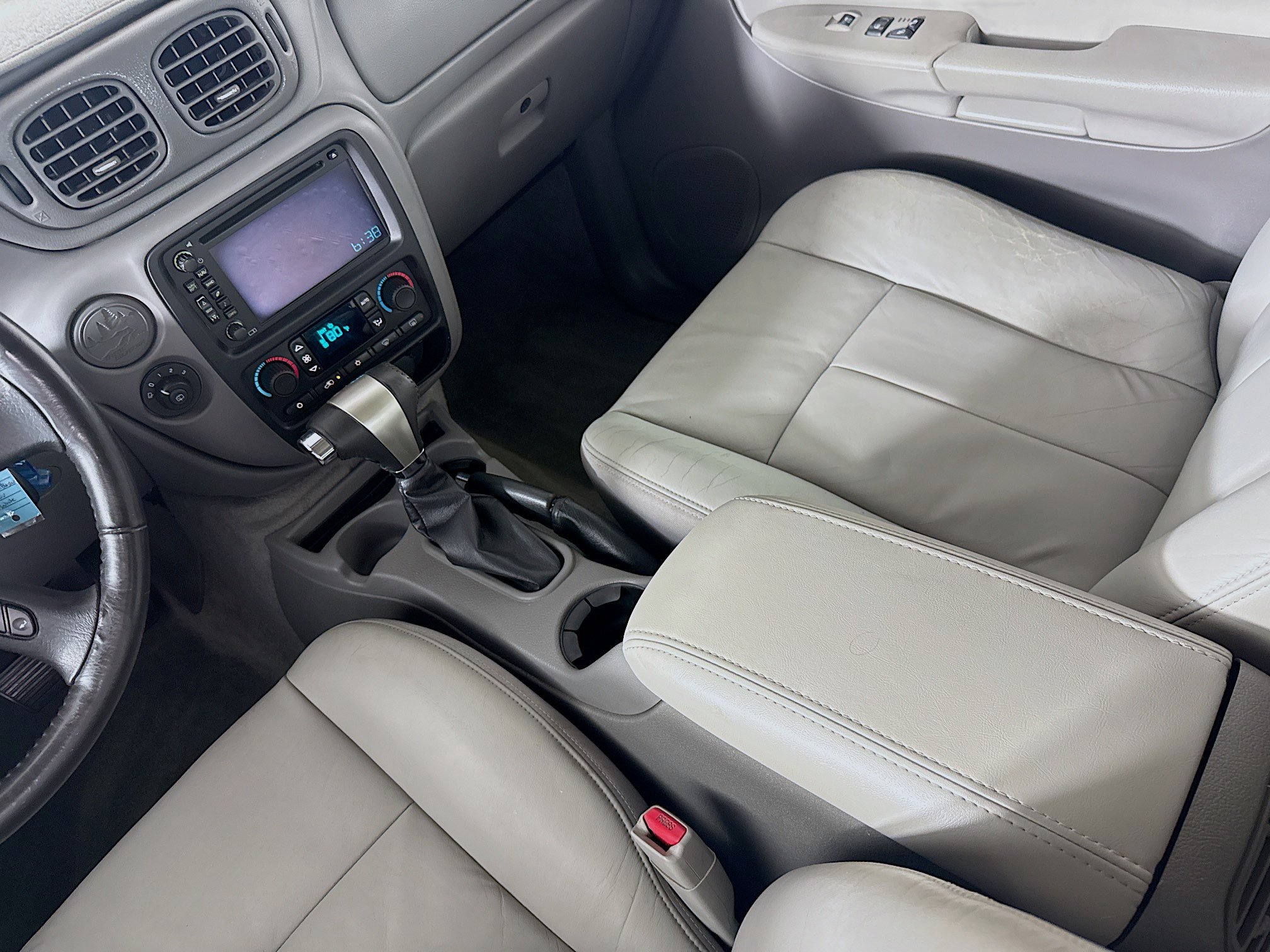 Used 2008 Chevrolet TrailBlazer LT w/ Cargo Convenience Package RWD image 27