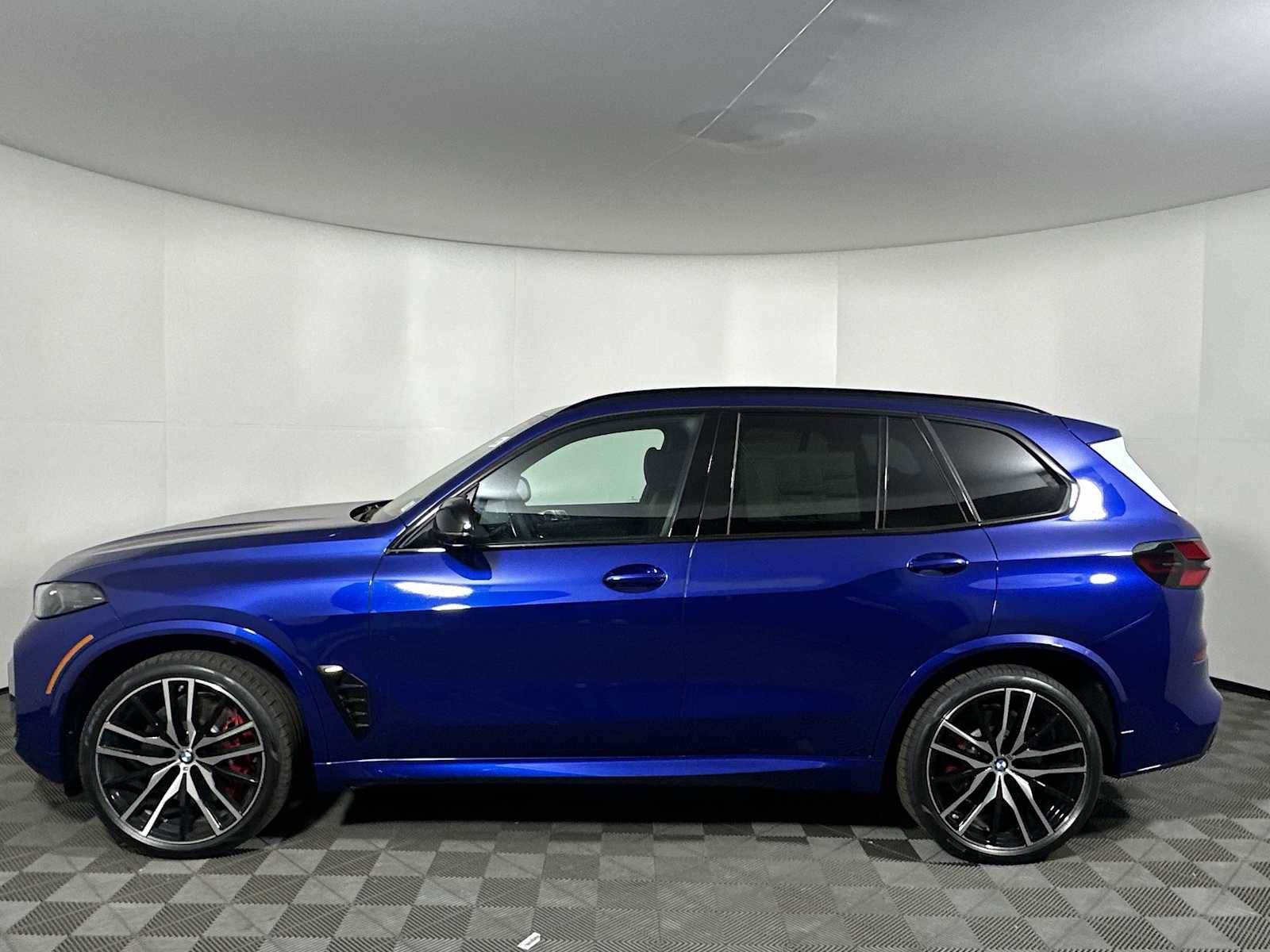 New 2026 BMW X5 M60i w/ Executive Package image 4