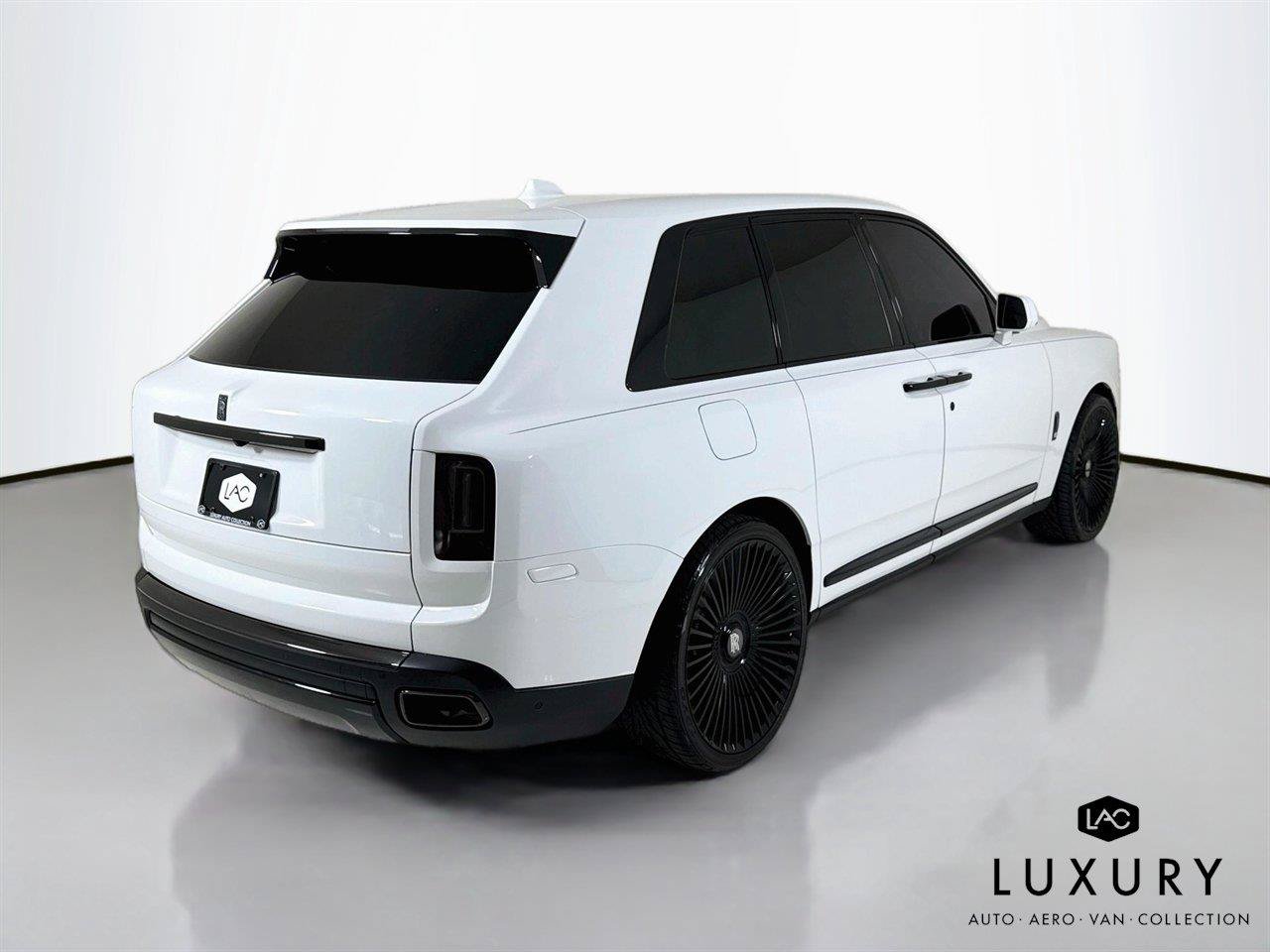 Used 2023 Rolls-Royce Cullinan Black Badge w/ Dark Exterior Package AWD/4WD image 6