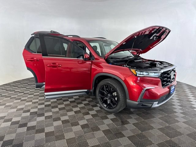 Certified 2025 Honda Pilot Touring image 15