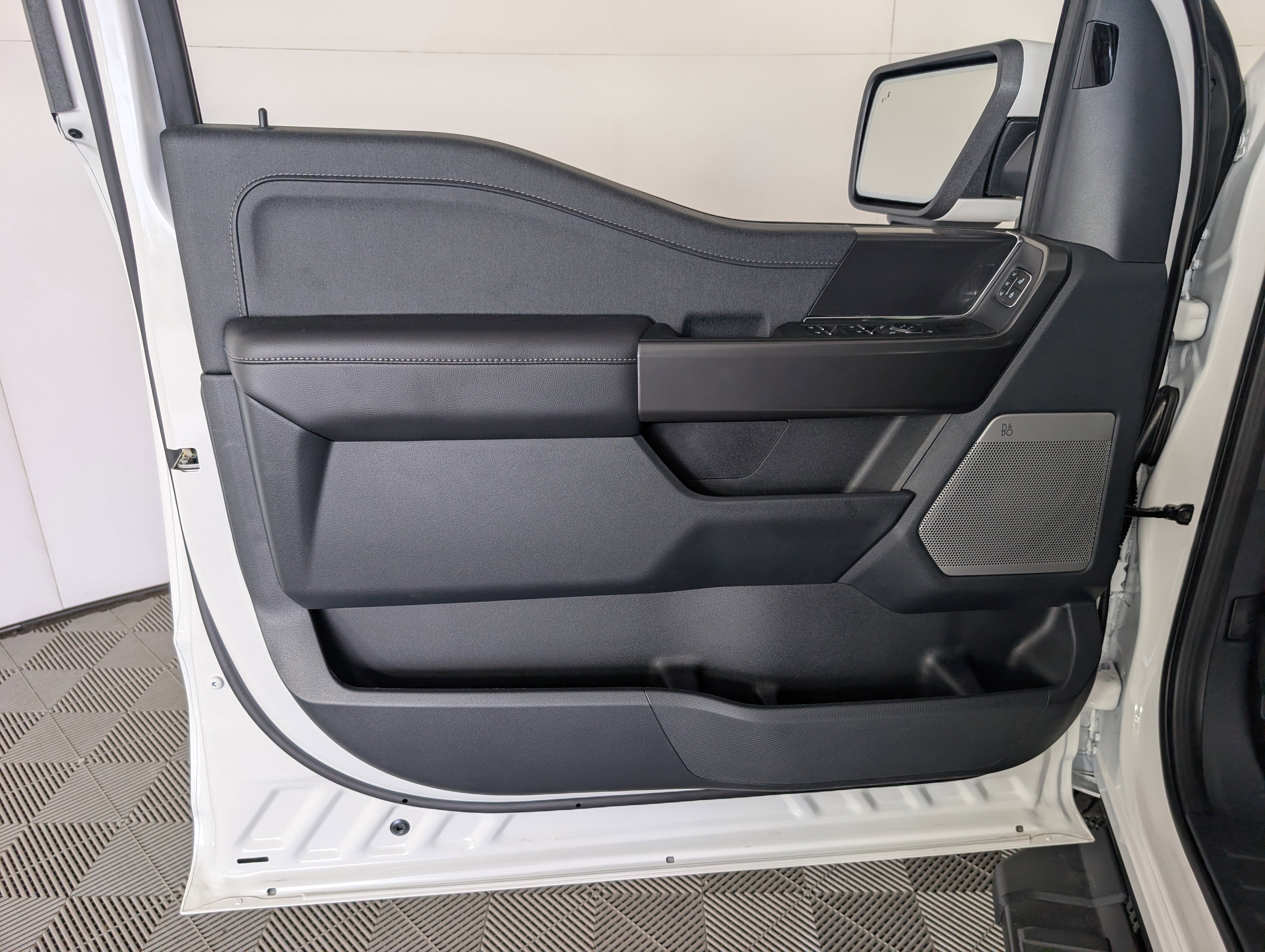 New 2025 Ford F150 Lariat w/ Equipment Group 501A Mid image 12