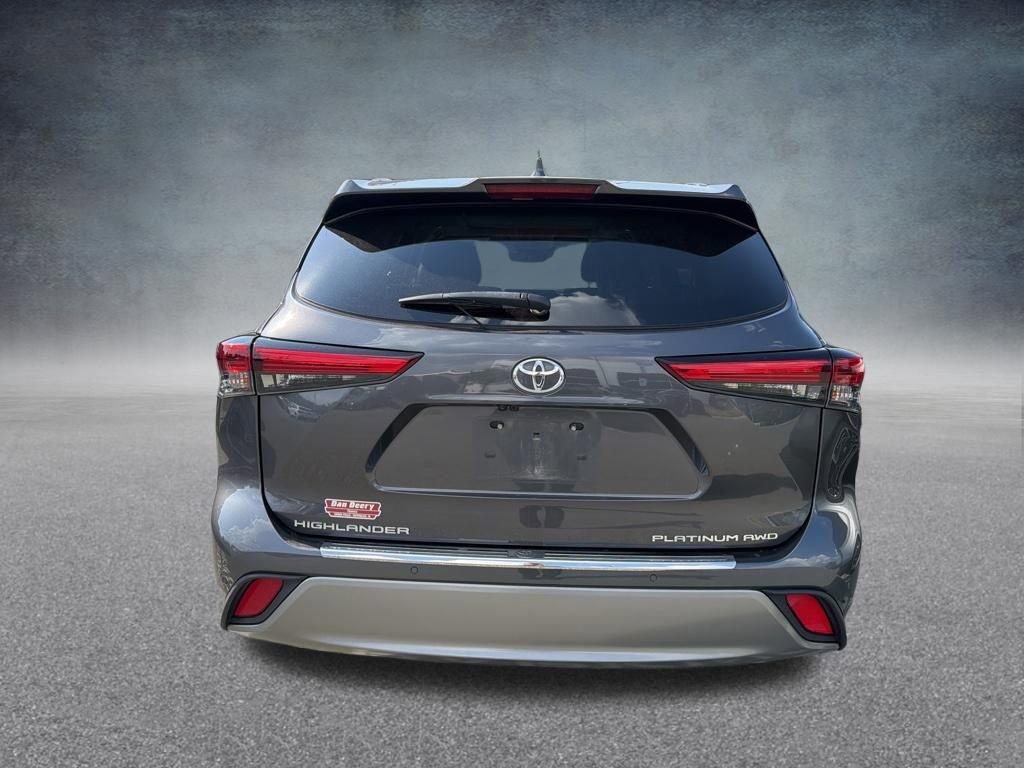 Used 2021 Toyota Highlander Platinum AWD/4WD image 4