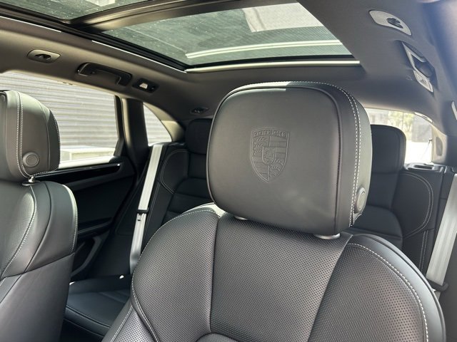 Certified 2025 Porsche Macan image 41