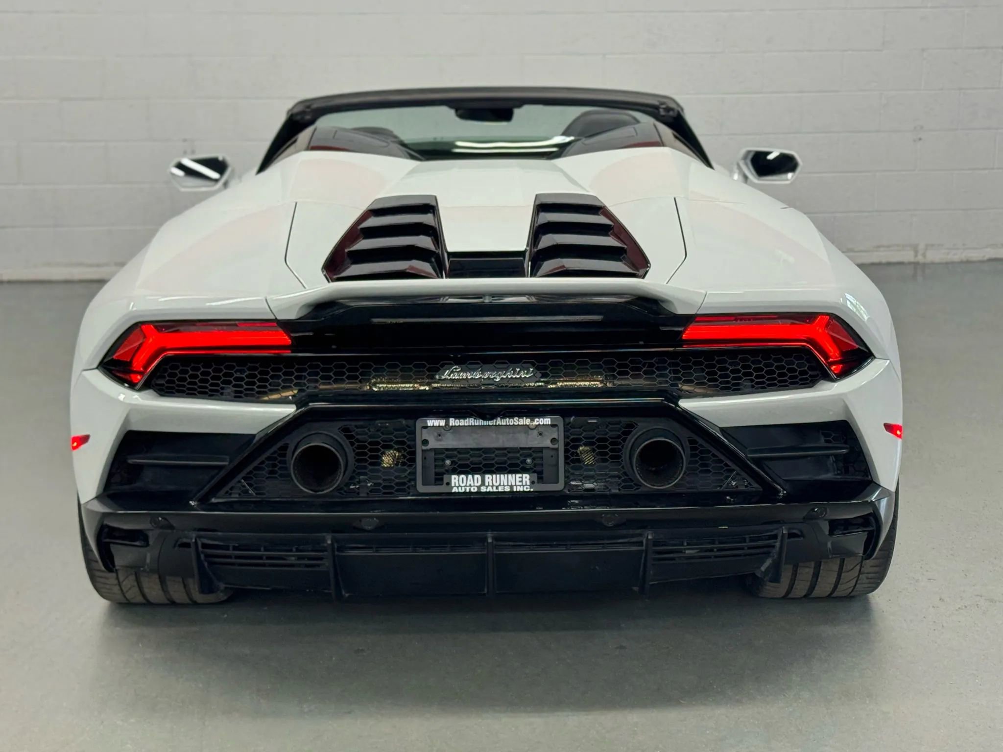 Used 2020 Lamborghini Huracan EVO image 15