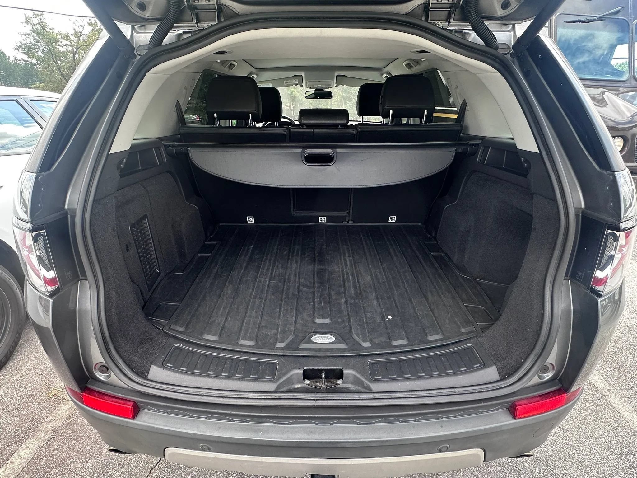 Used 2017 Land Rover Discovery Sport HSE AWD/4WD image 6