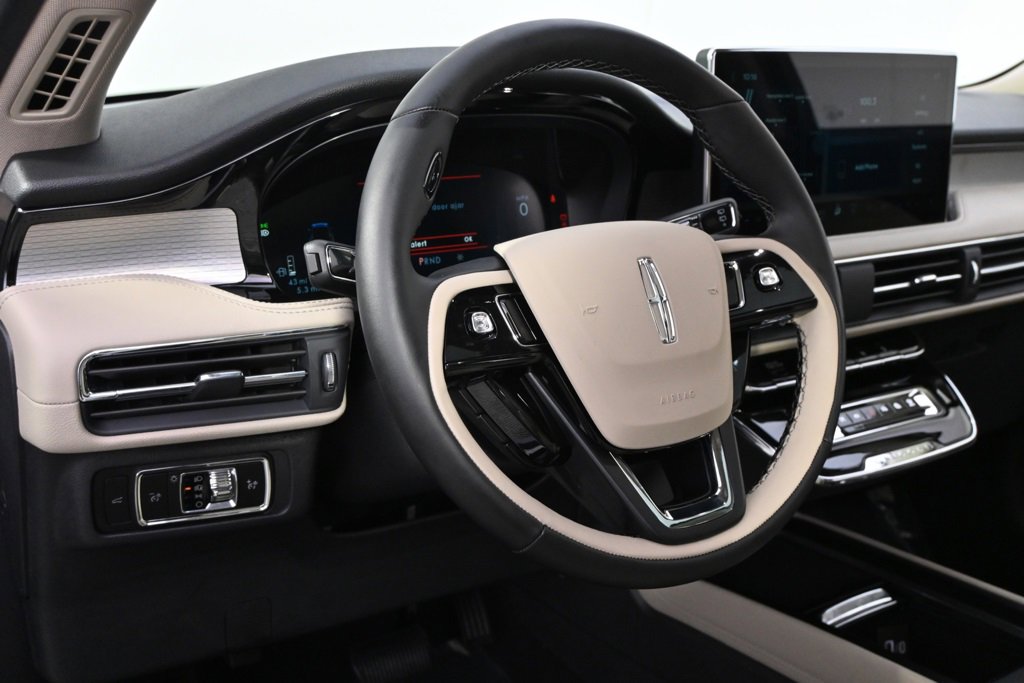 New 2026 Lincoln Corsair Premiere image 11