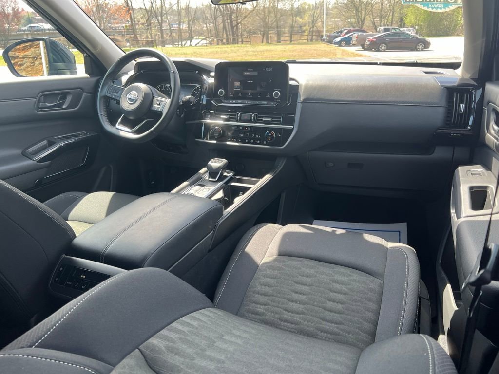 Used 2025 Nissan Pathfinder SV AWD/4WD image 9