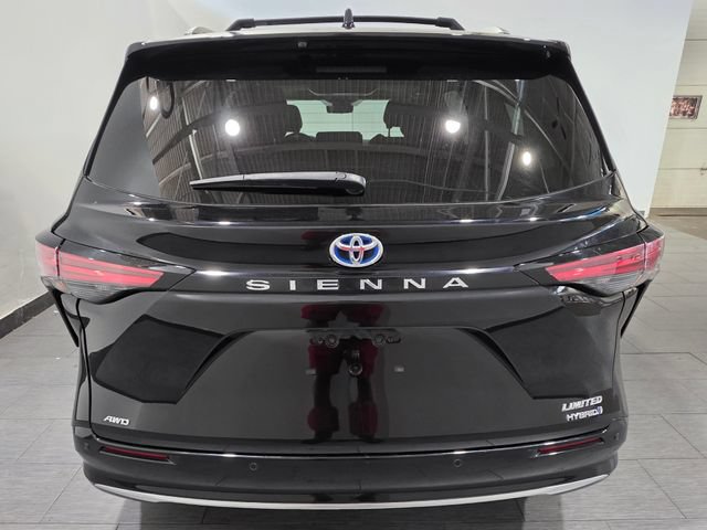Used 2024 Toyota Sienna Limited AWD/4WD image 4