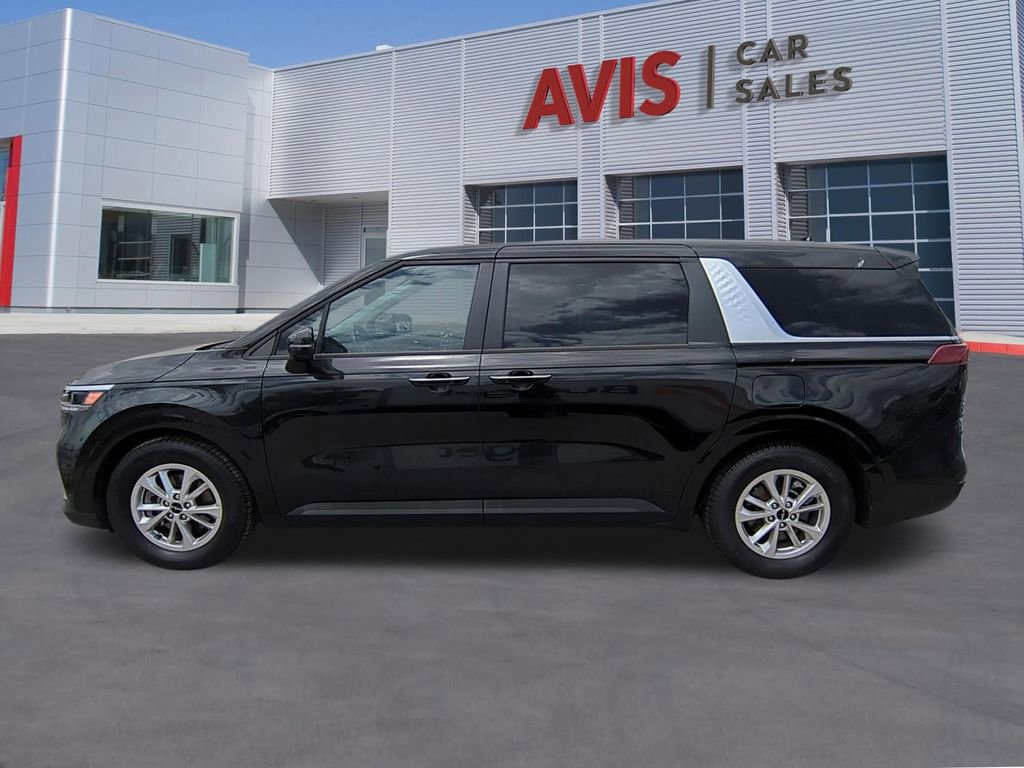 Used 2023 Kia Carnival LX FWD image 9