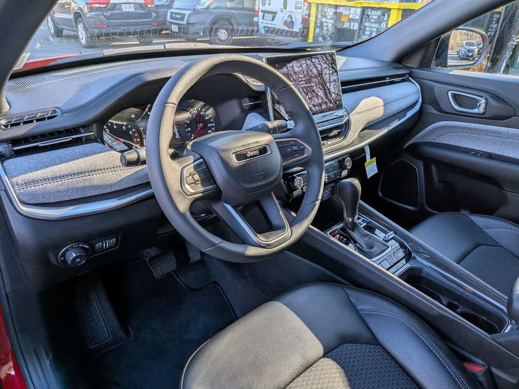 Used 2023 Jeep Compass Latitude image 11