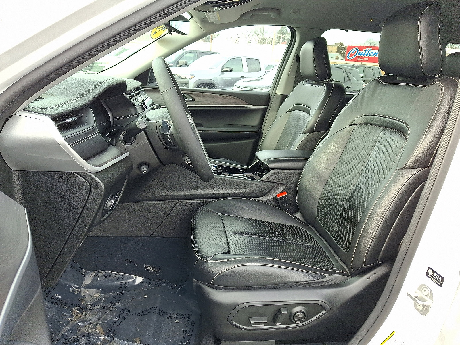 Used 2023 Jeep Grand Cherokee Limited w/ Luxury Tech Group II image 14