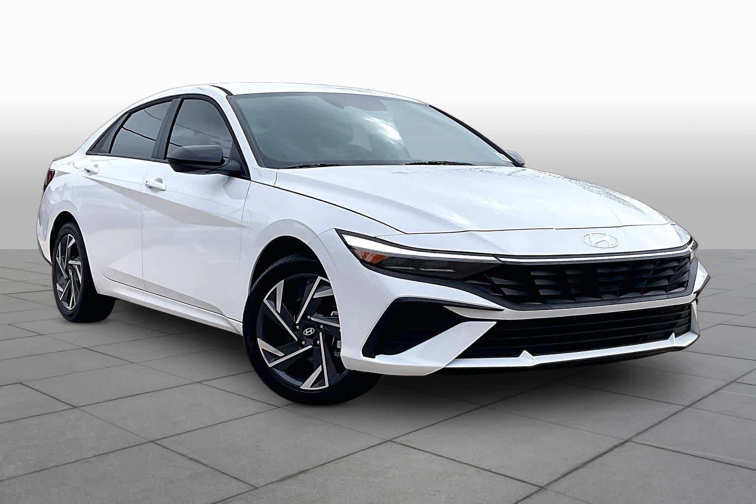 Certified 2025 Hyundai Elantra Sport image 3