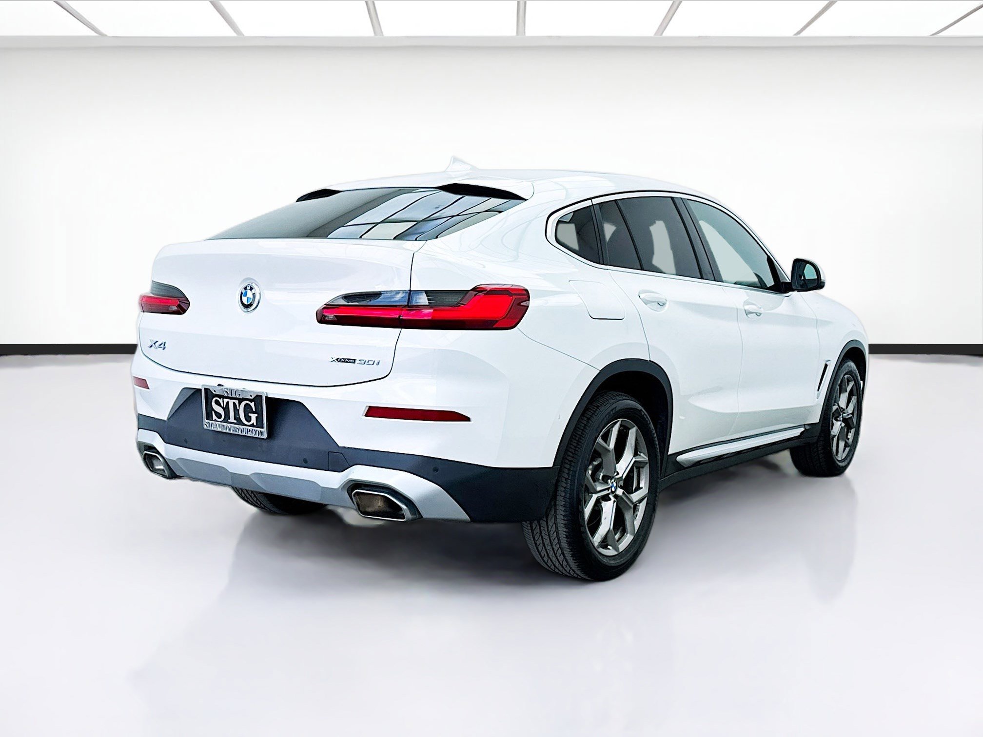 Used 2022 BMW X4 xDrive30i AWD/4WD image 4