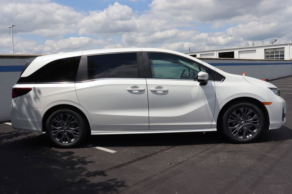New 2026 Honda Odyssey Touring image 6