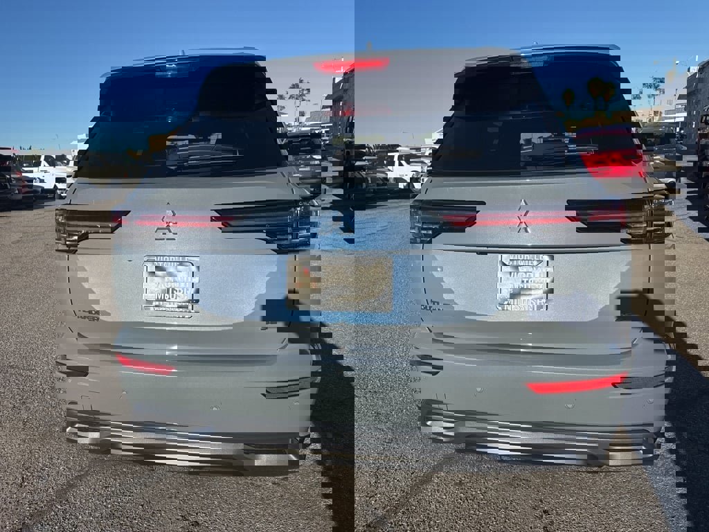 New 2026 Mitsubishi Outlander SE image 6