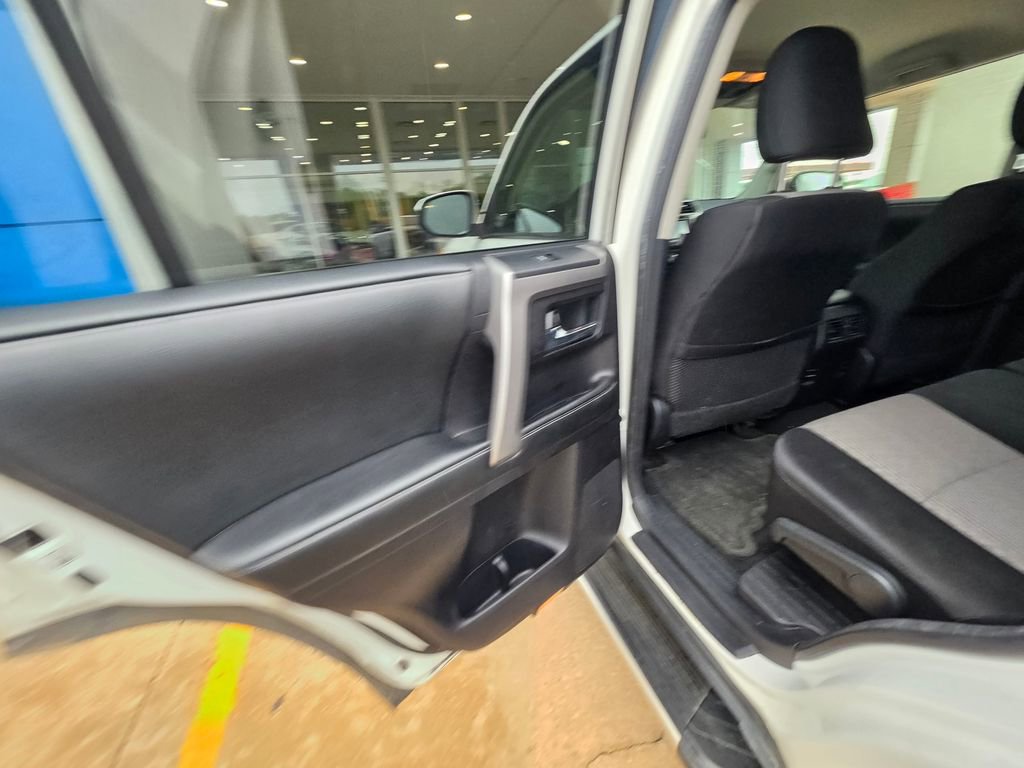 Used 2014 Toyota 4Runner SR5 AWD/4WD image 20