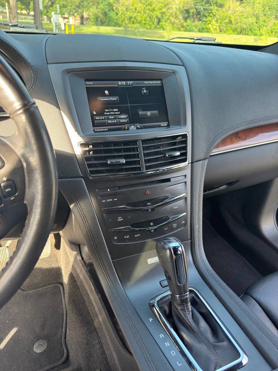 Used 2014 Lincoln MKT AWD image 22