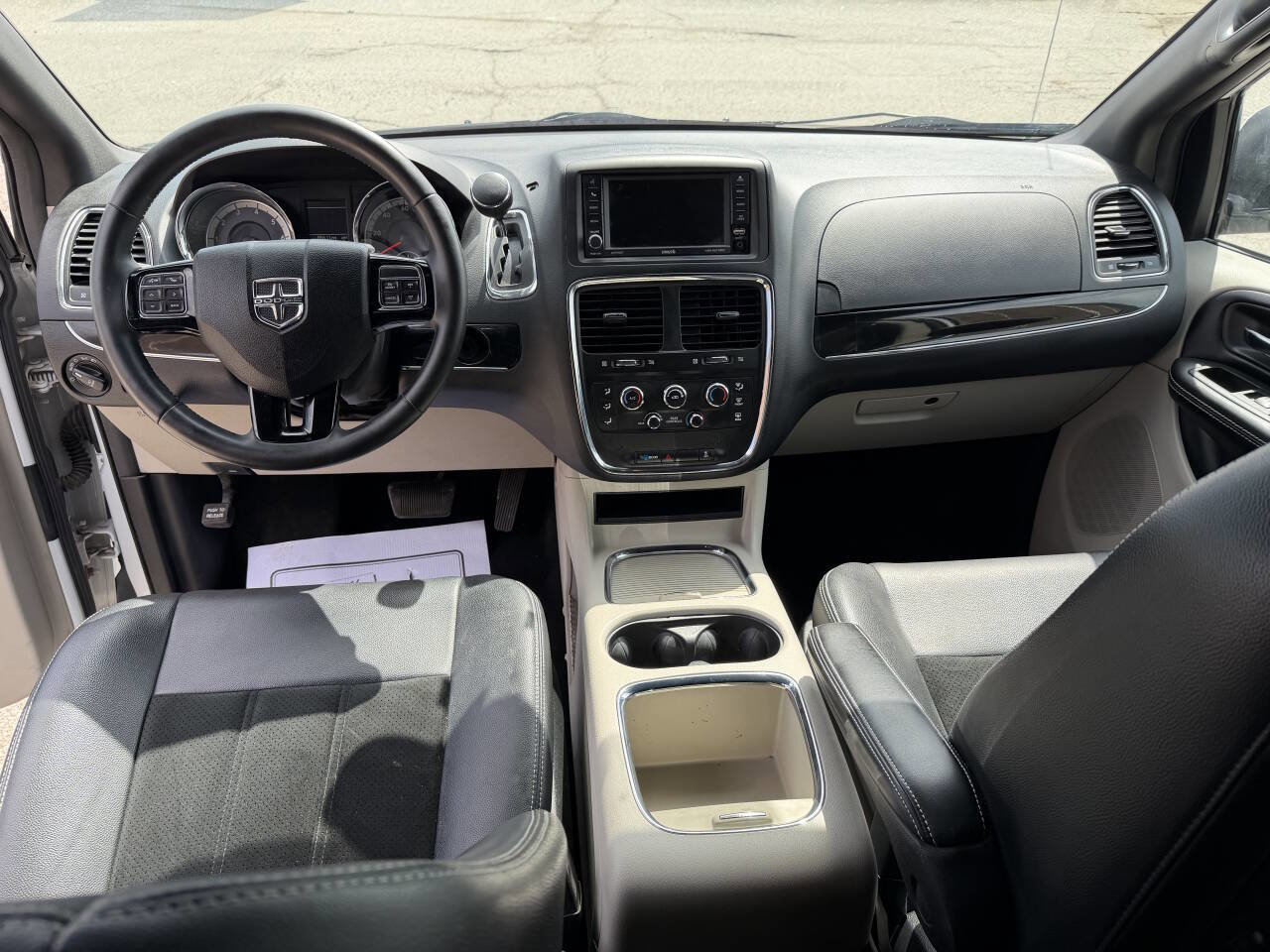 Used 2017 Dodge Grand Caravan SXT w/ Rear Park Assist Package FWD image 8