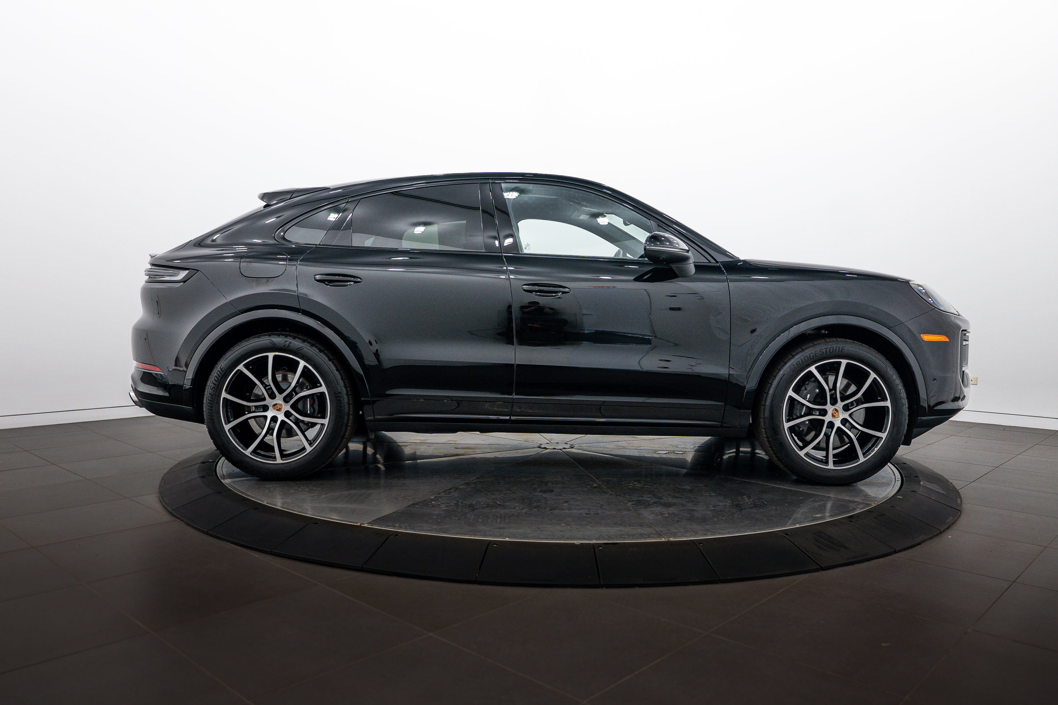 Certified 2026 Porsche Cayenne Coupe AWD/4WD image 8