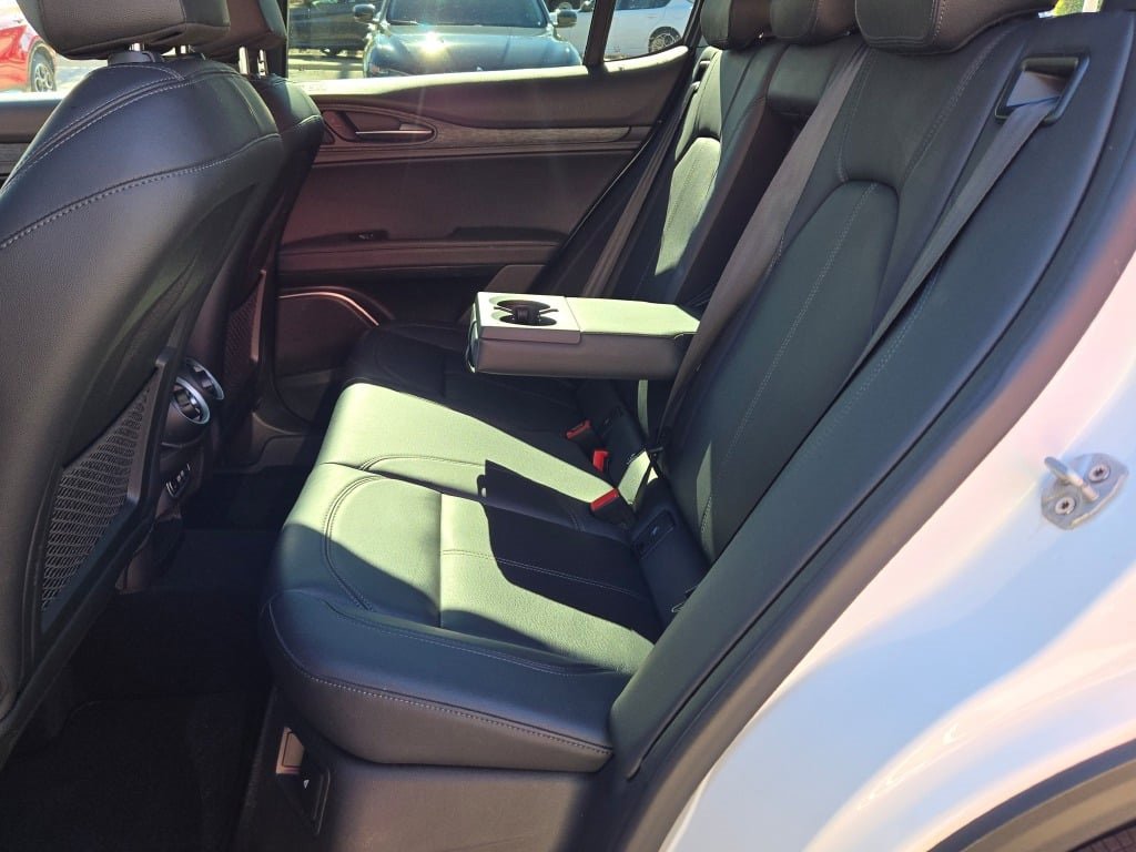 Used 2022 Alfa Romeo Stelvio Sprint image 17