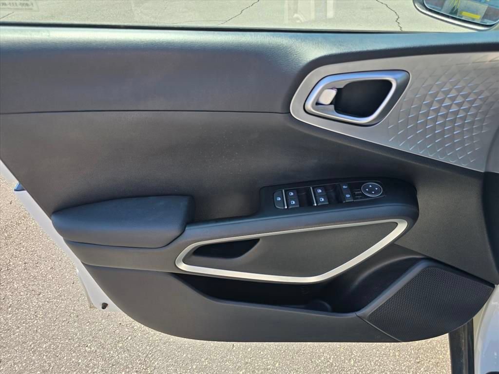 Used 2024 Kia Soul LX FWD image 9