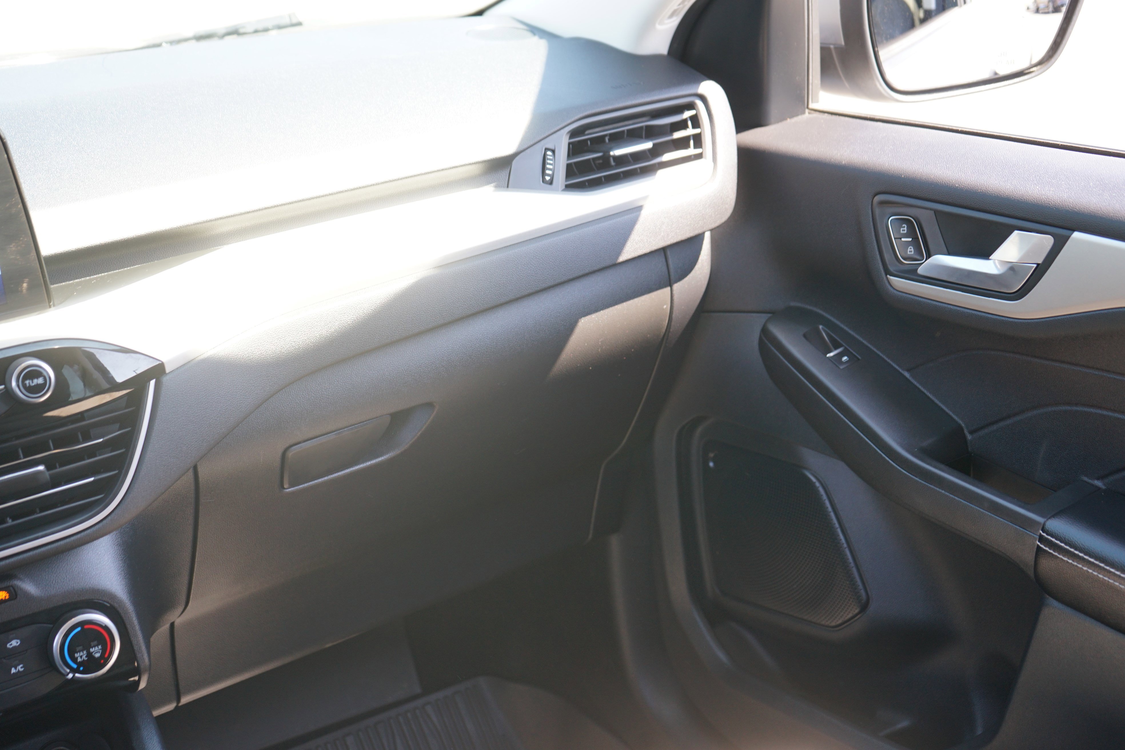 Used 2021 Ford Escape SE image 24