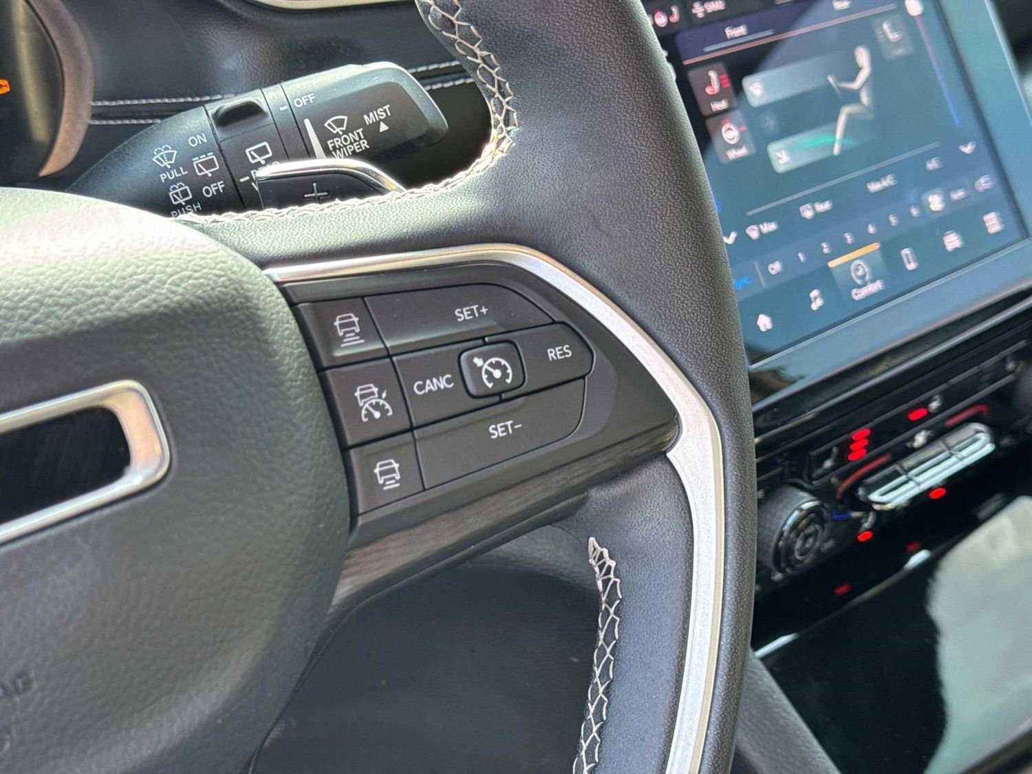 Used 2023 Jeep Grand Cherokee L Altitude image 28