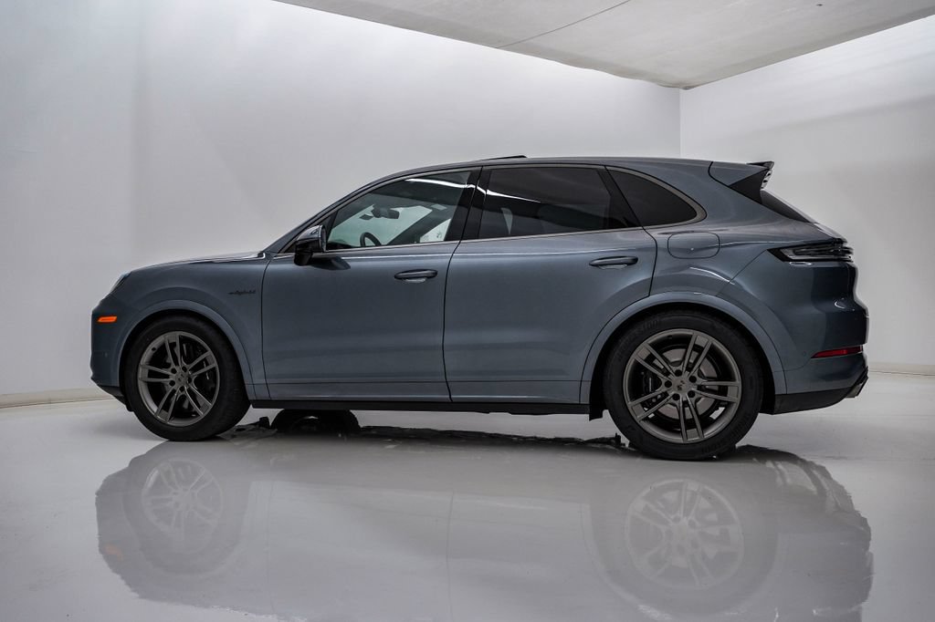 New 2026 Porsche Cayenne Turbo AWD/4WD image 2