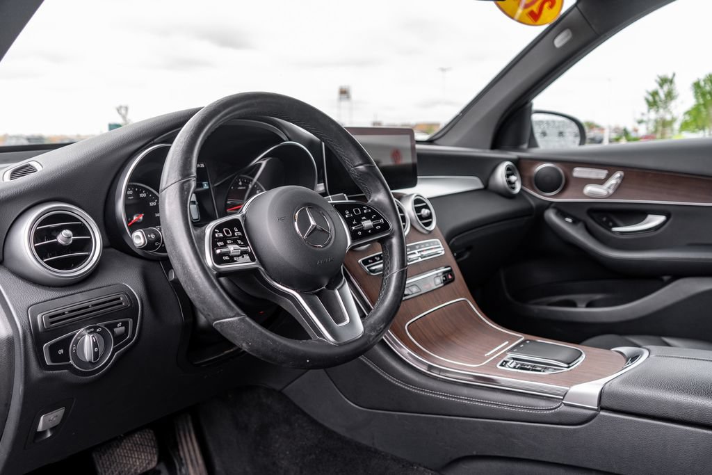 Used 2021 Mercedes-Benz GLC 300 4MATIC image 20